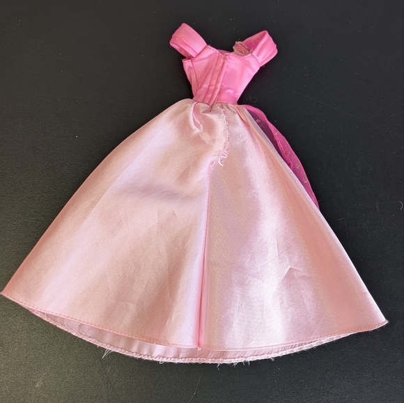 Barbie | 2005 Rapunzel's Wedding Black AA Barbie, 1994 & 1999 Gowns - Picture 13 of 15